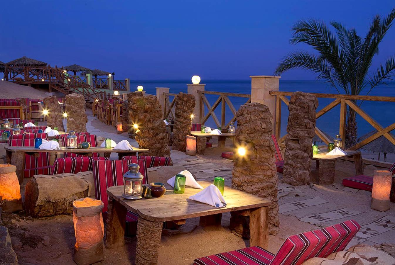 Safir Sharm Waterfalls Resort Eksteriør bilde A beachside restaurant in Al-Mahara