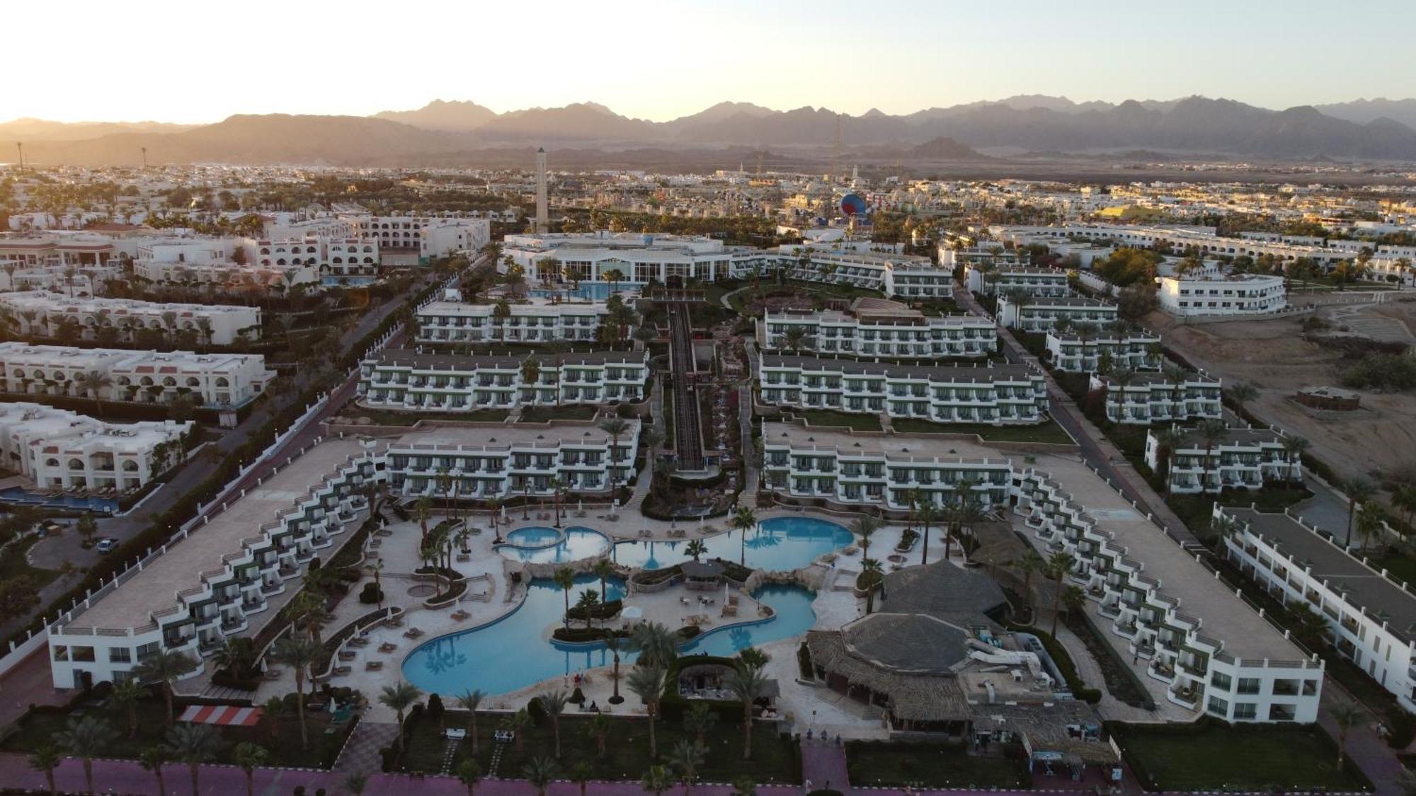 Safir Sharm Waterfalls Resort Eksteriør bilde Aerial view of the resort
