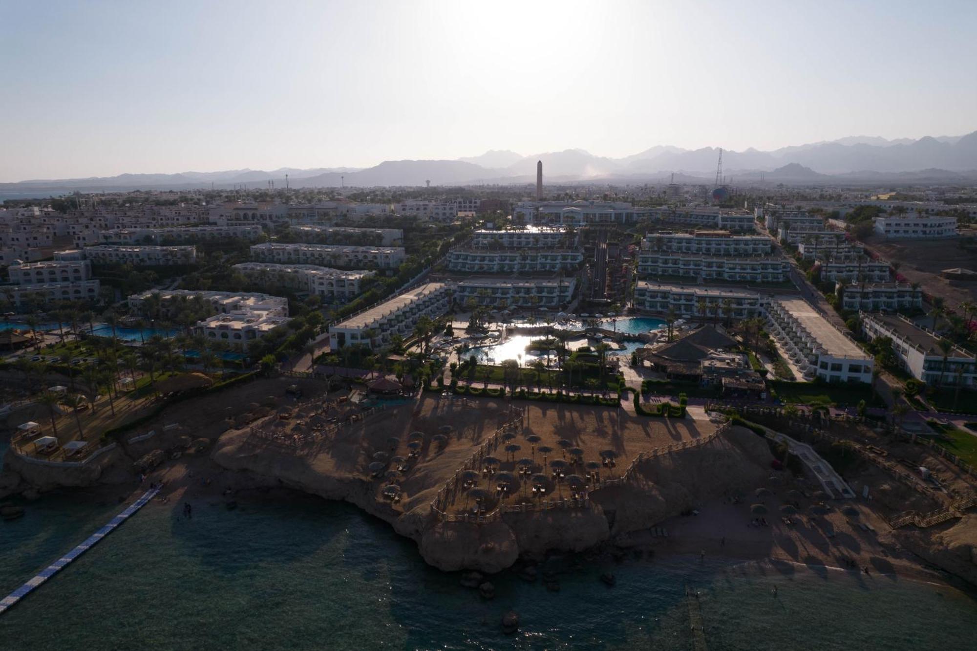 Safir Sharm Waterfalls Resort Eksteriør bilde Aerial view of the resort