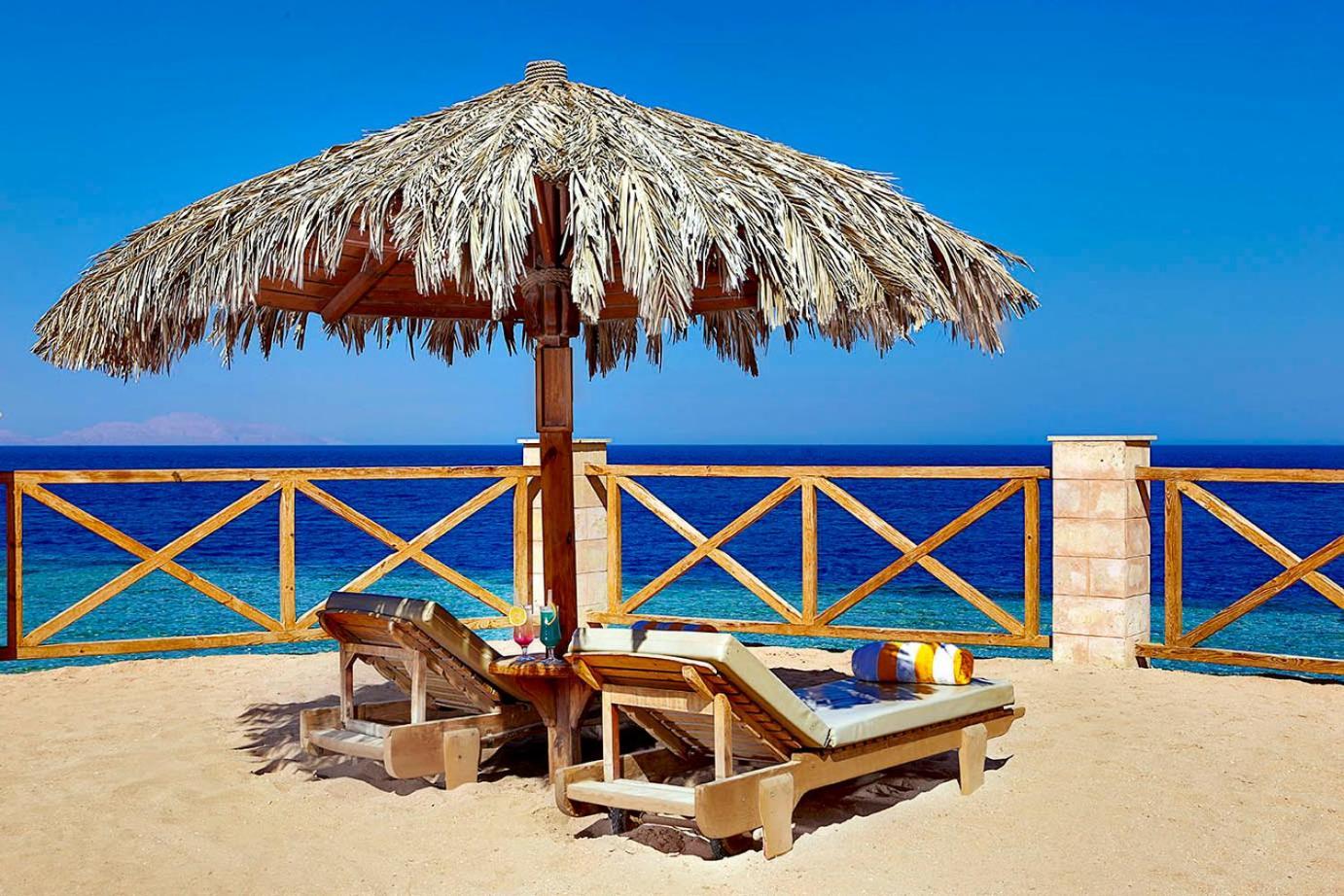 Safir Sharm Waterfalls Resort Eksteriør bilde A beach umbrella
