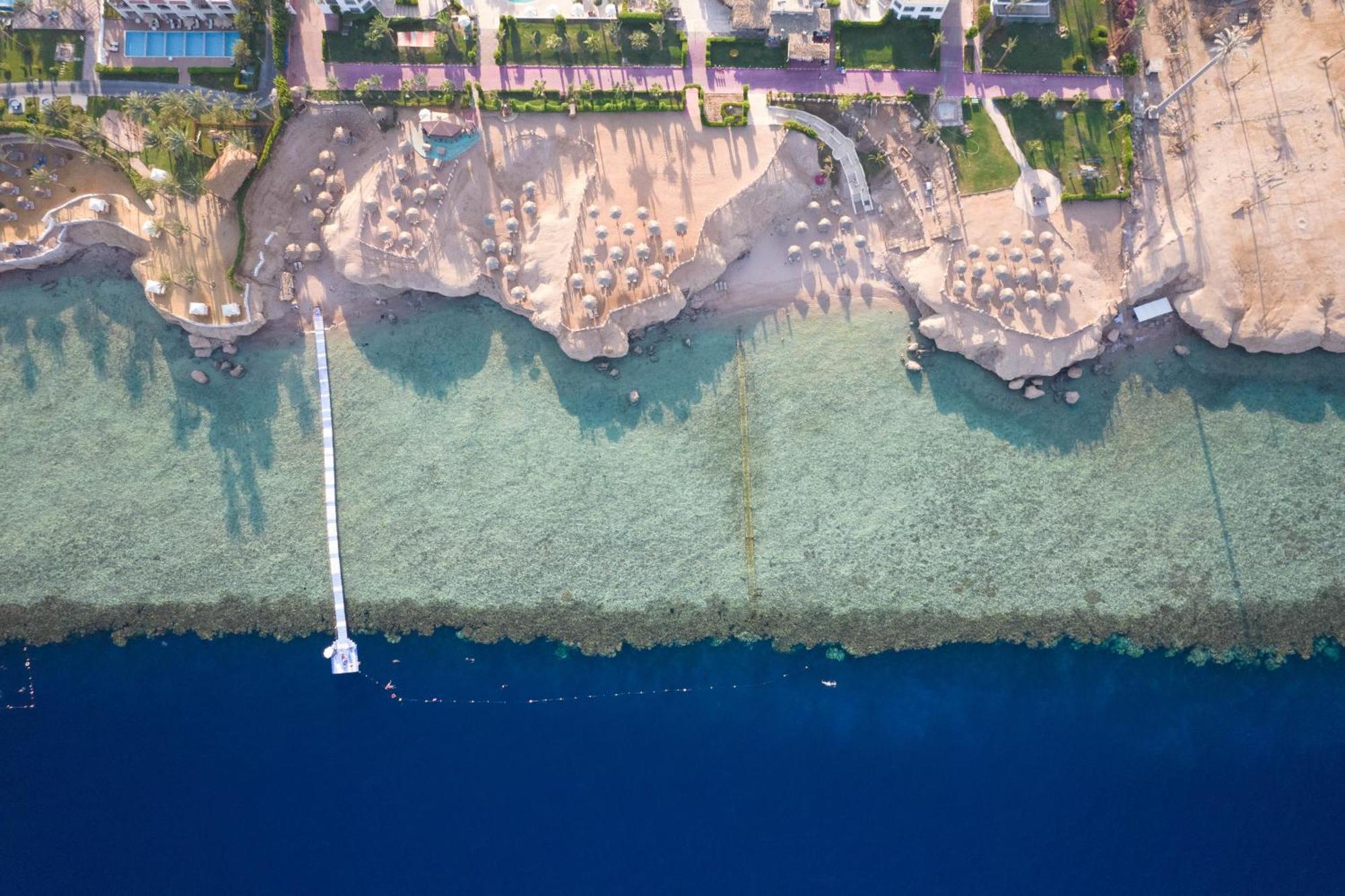Safir Sharm Waterfalls Resort Eksteriør bilde Aerial view of the beach