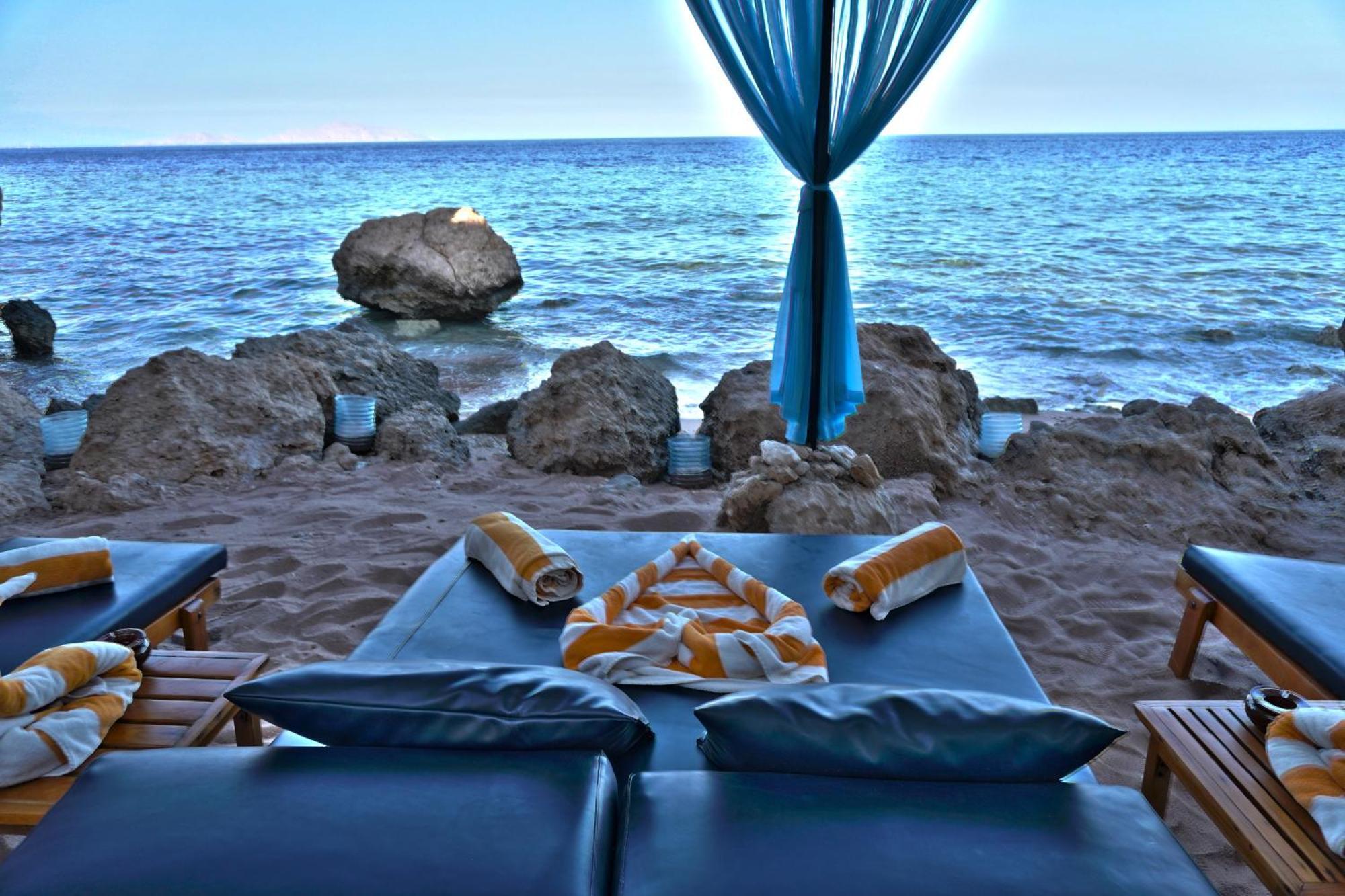 Safir Sharm Waterfalls Resort Eksteriør bilde Beach at the resort