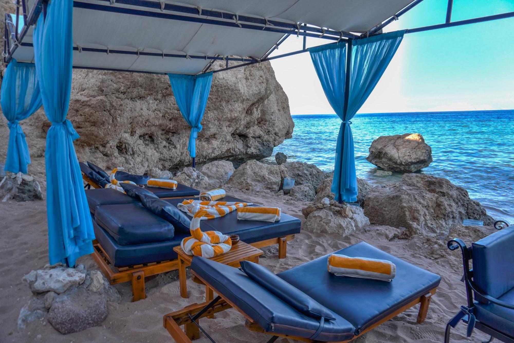 Safir Sharm Waterfalls Resort Eksteriør bilde Beach at the resort
