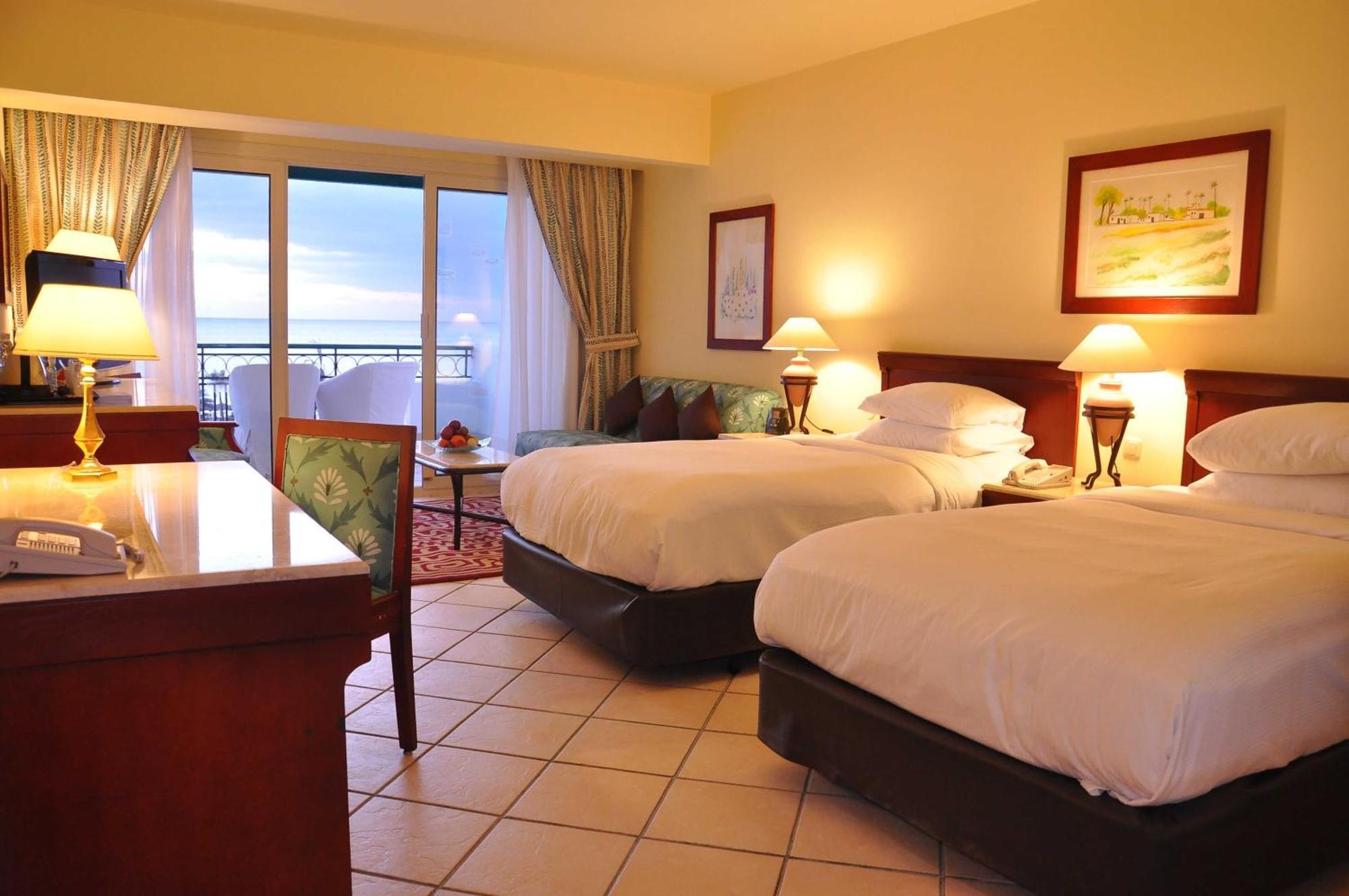 Safir Sharm Waterfalls Resort Eksteriør bilde A guest room at the Hilton San Diego Bayfront