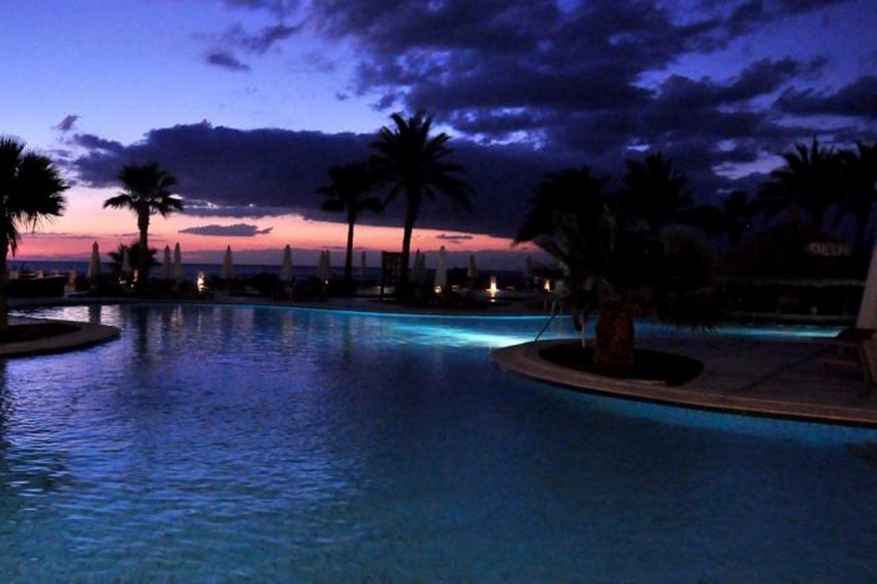 Safir Sharm Waterfalls Resort Eksteriør bilde Sunset at the pool